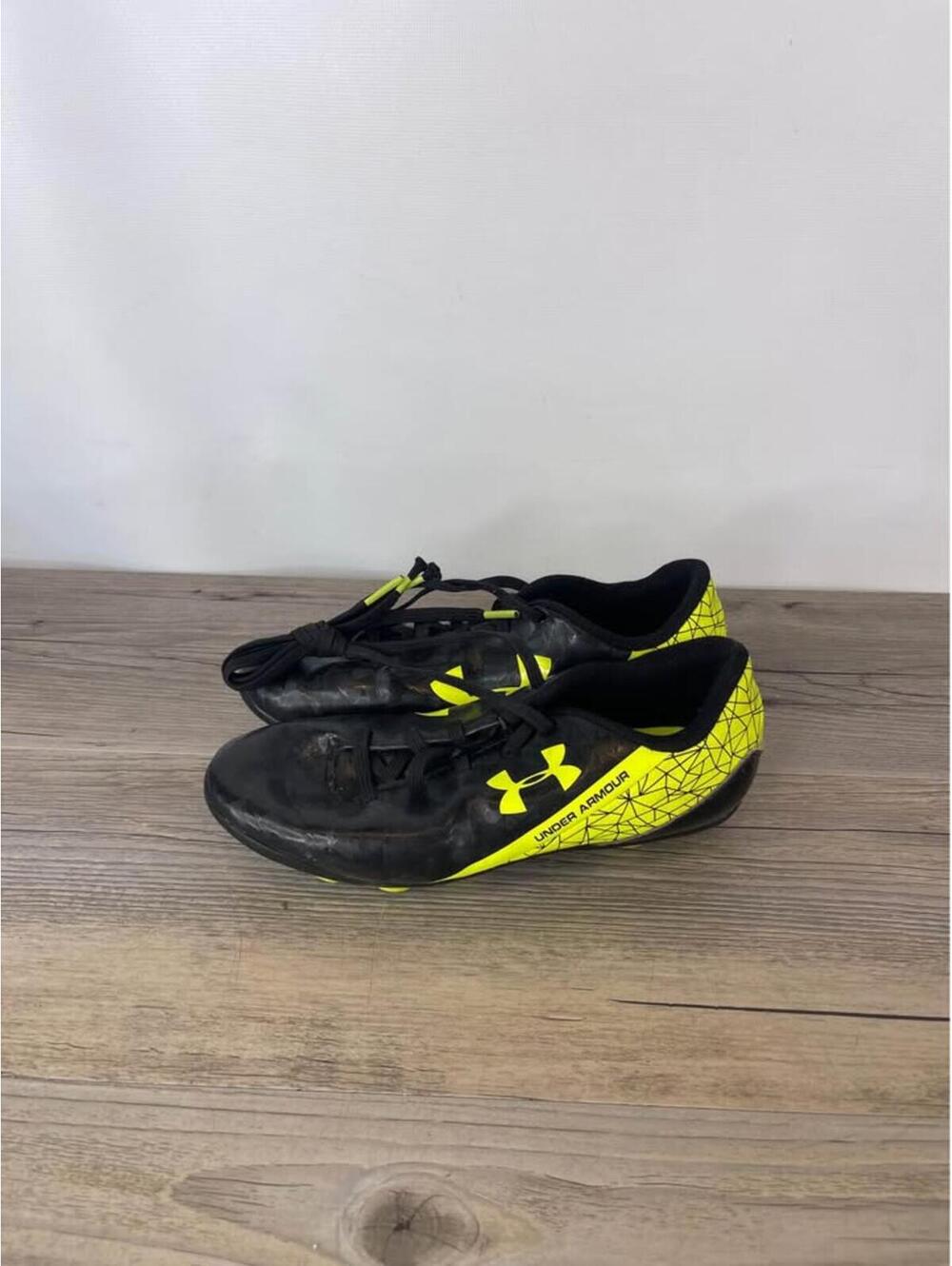 Under Armour CF Force 2.0 FG Soccer Cleats Size 1Y